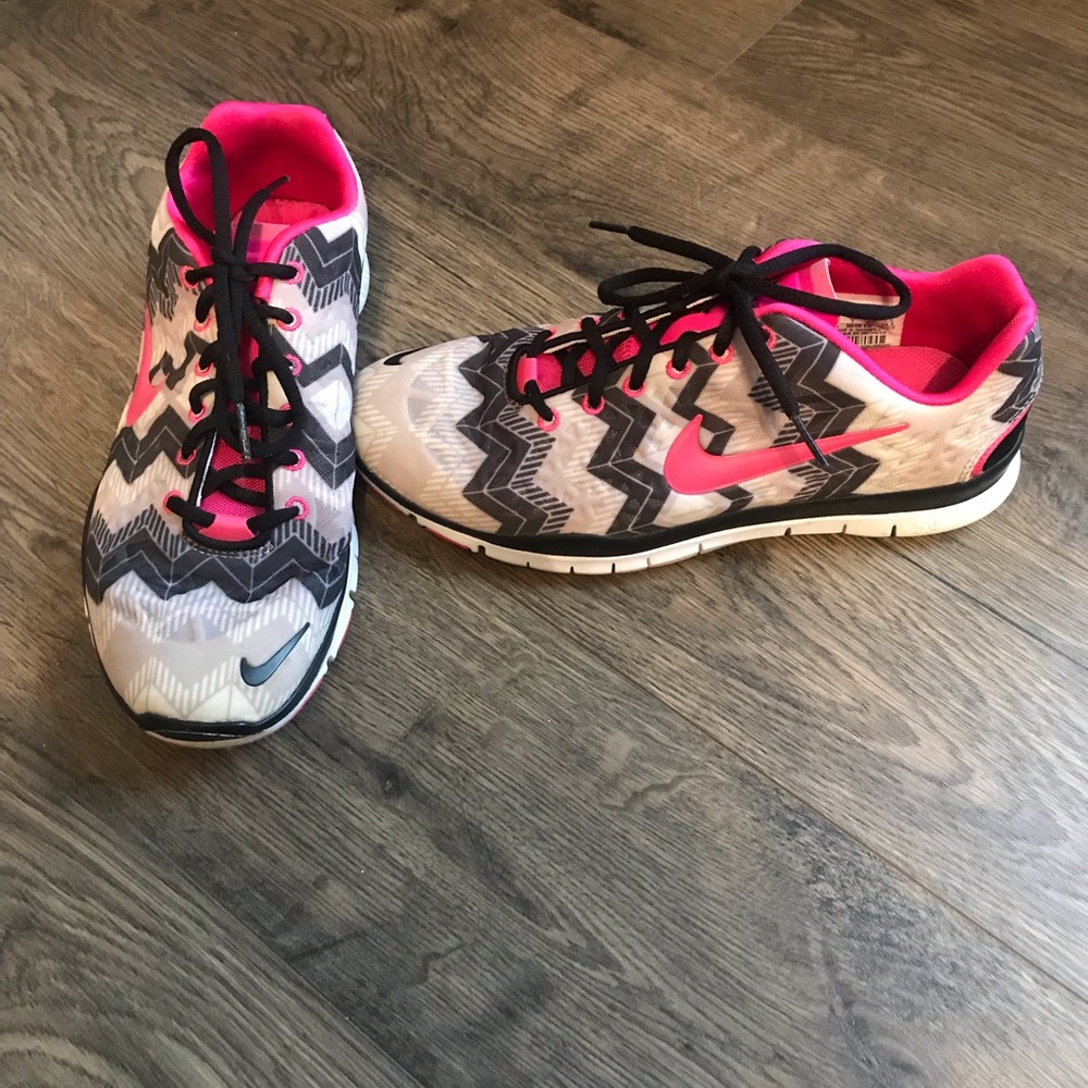 Chevron Nike 9.5